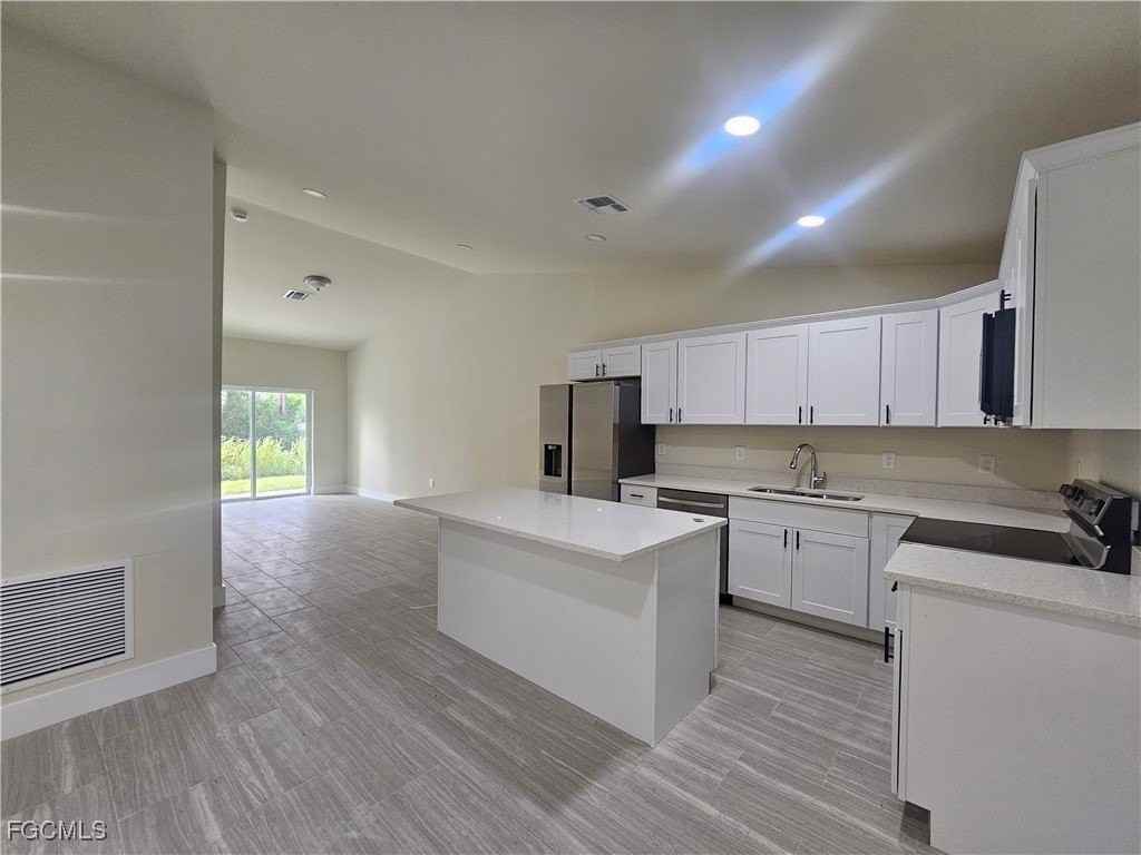 876 Apartment St E - Photo 4 of 25