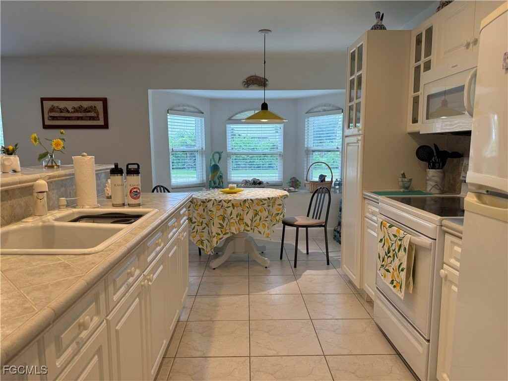 799 94th Ave N - Photo 7 of 45