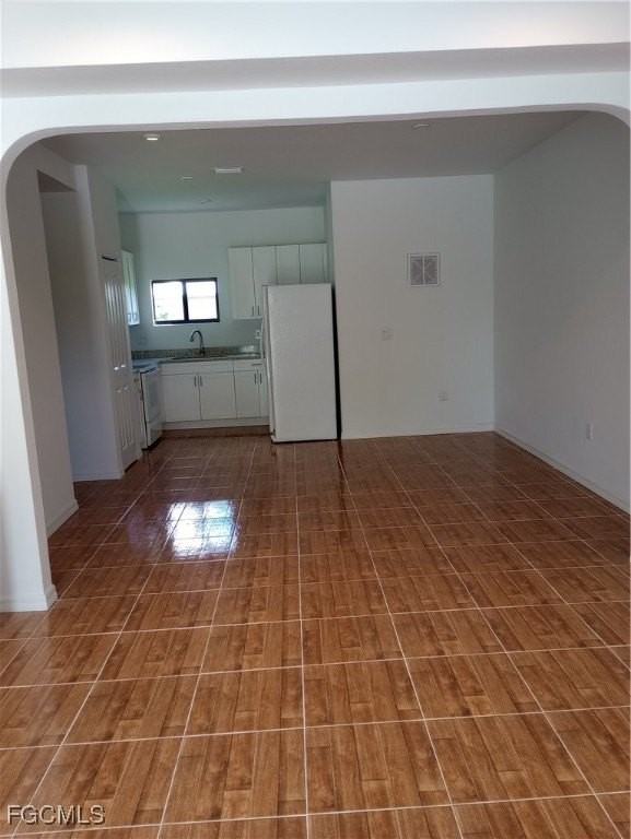 423 Canyon Dr S - Photo 2 of 3