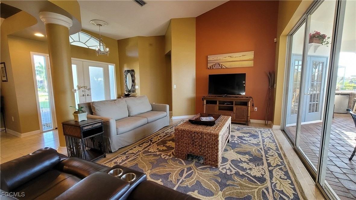 2720 Sw 51st St - Photo 4 of 28