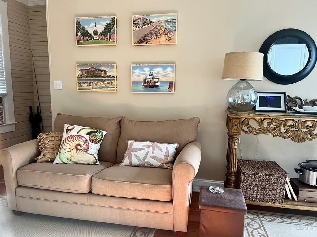 1812 Winnie St - Photo 2 of 10