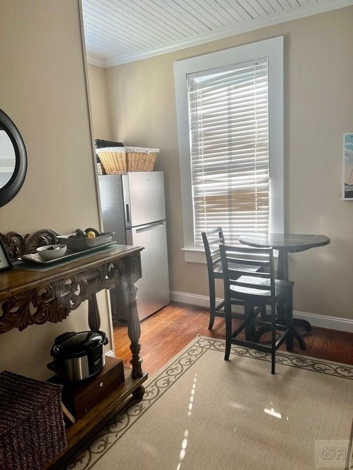 1812 Winnie St - Photo 3 of 10