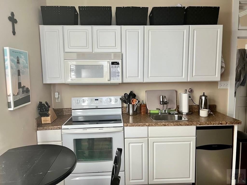 1812 Winnie St - Photo 4 of 10