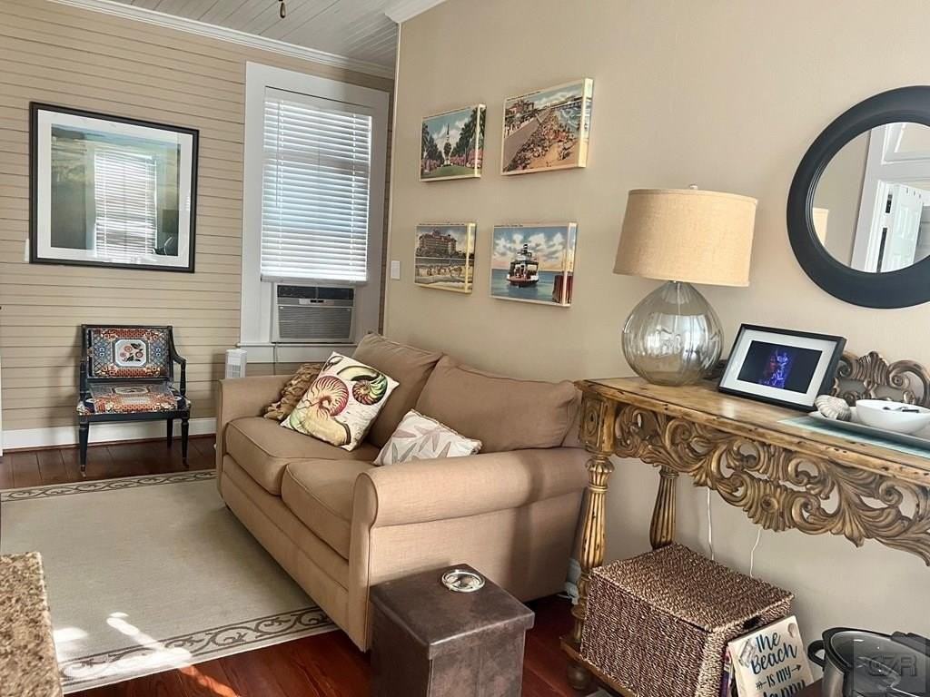 1812 Winnie St - Photo 5 of 10