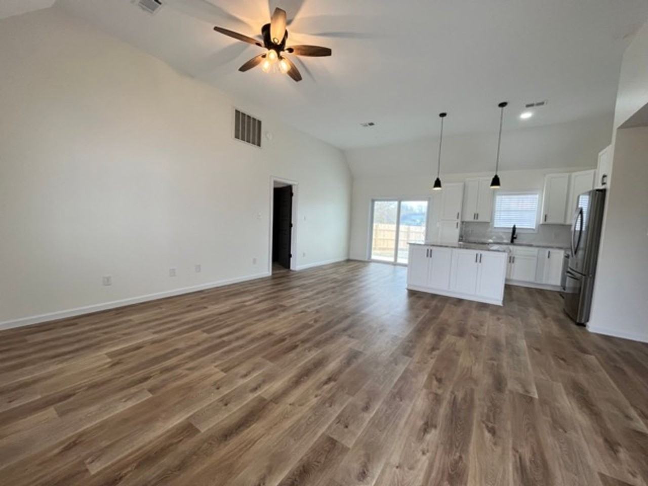 208 Franklin Sq - Photo 2 of 36
