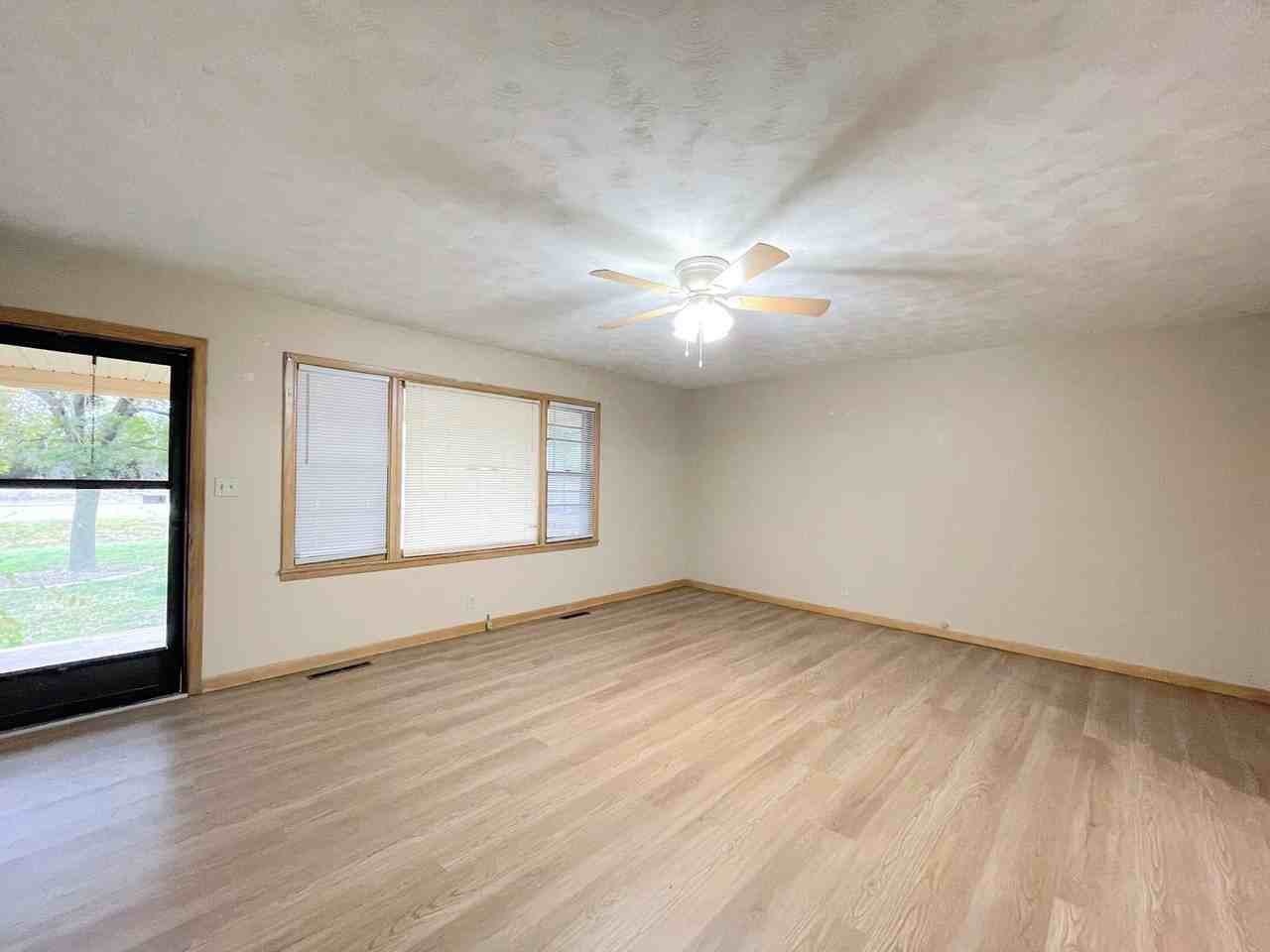 3402 Nickerson Blvd - Photo 3 of 20