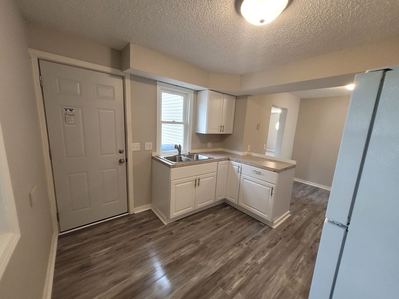 3220 East University Avenue - Photo 2 of 19