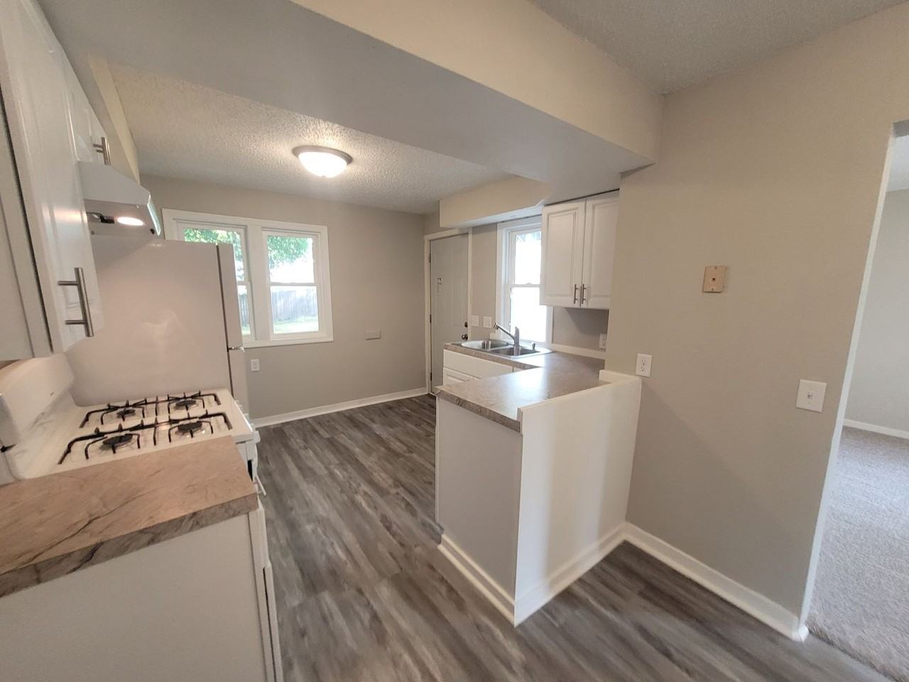 3220 East University Avenue - Photo 3 of 19