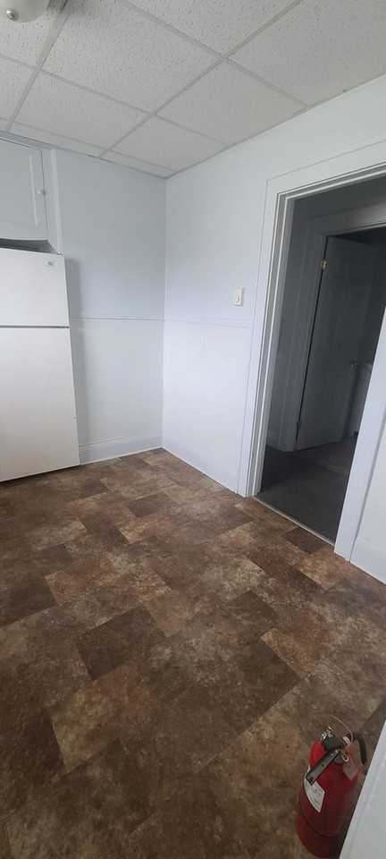 1042 Camp St - Photo 2 of 11