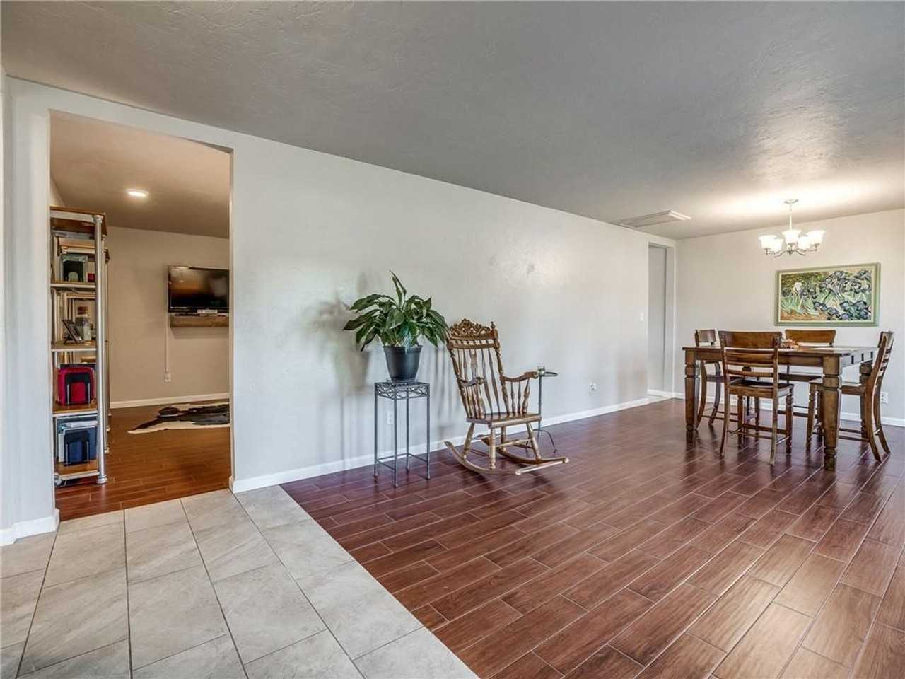 5212 Nw 115th St - Photo 3 of 36