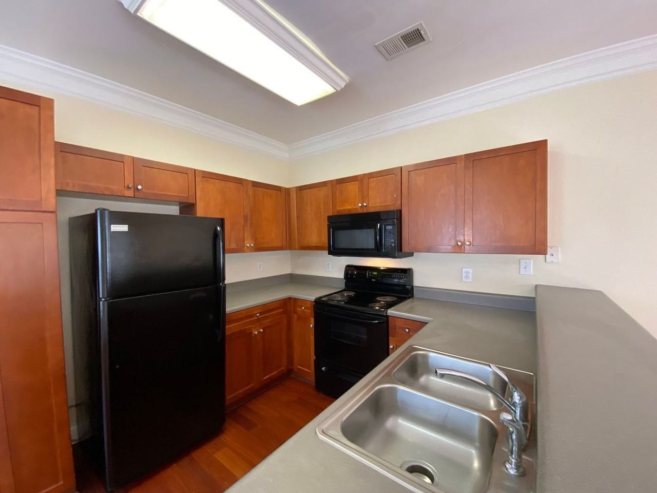 170 Jonas Ave - Photo 2 of 16