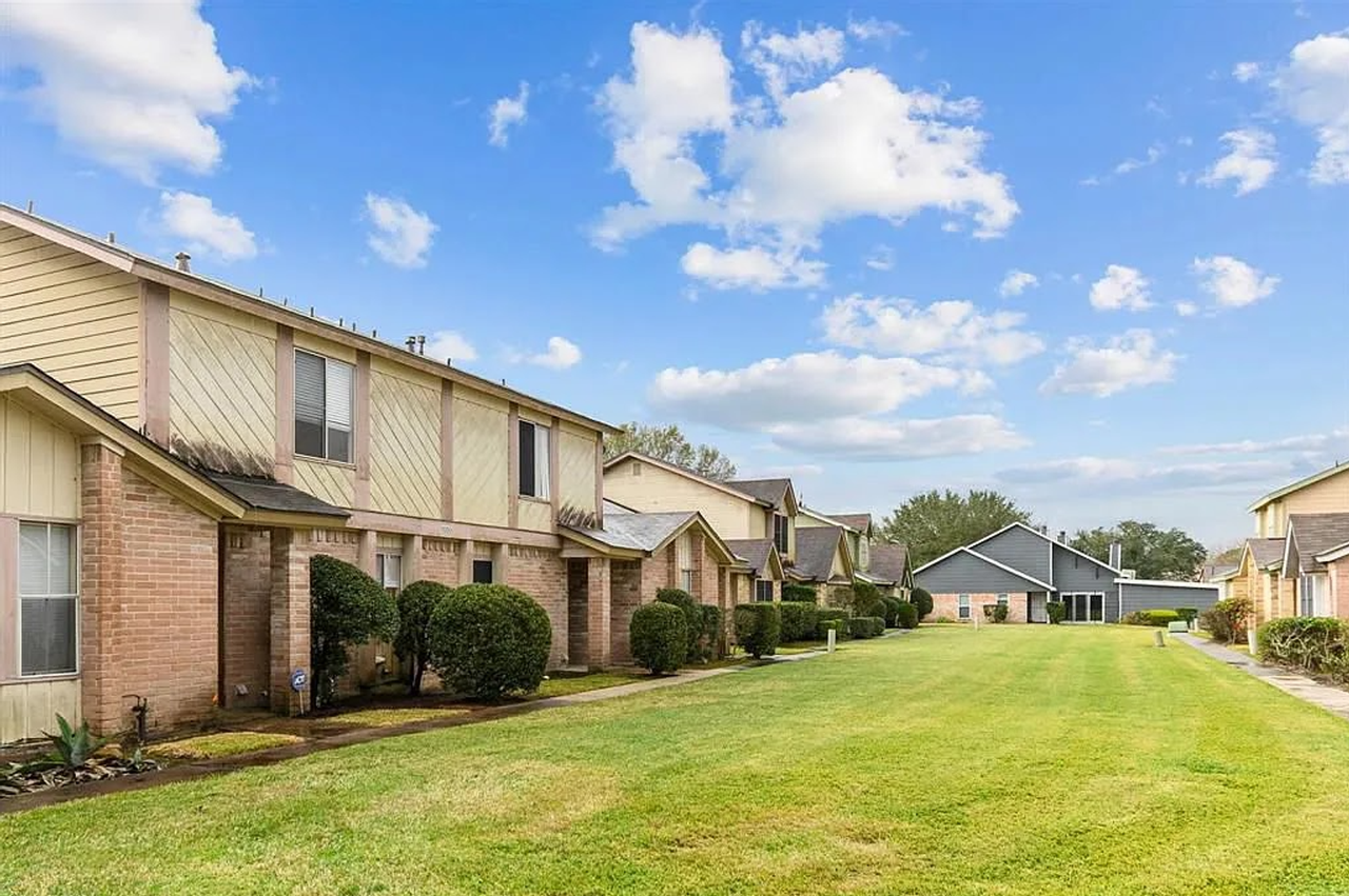 2053 Country Village Boulevard #B - Photo 2 of 23