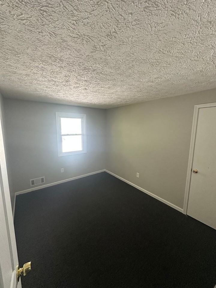 35 Aurora St - Photo 4 of 9