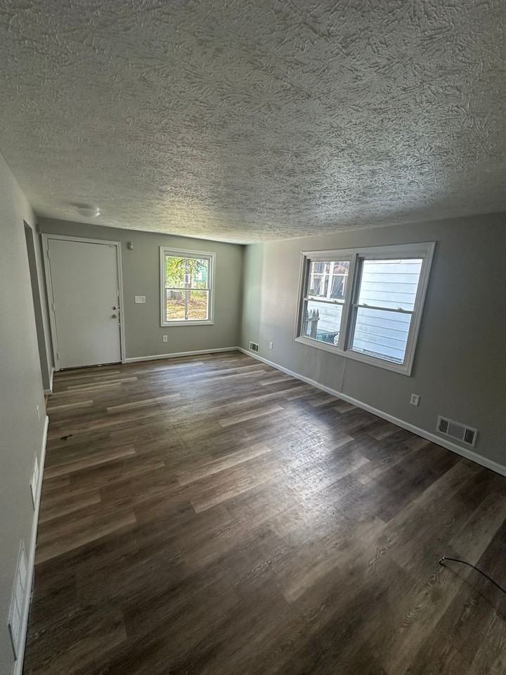 35 Aurora St - Photo 5 of 9