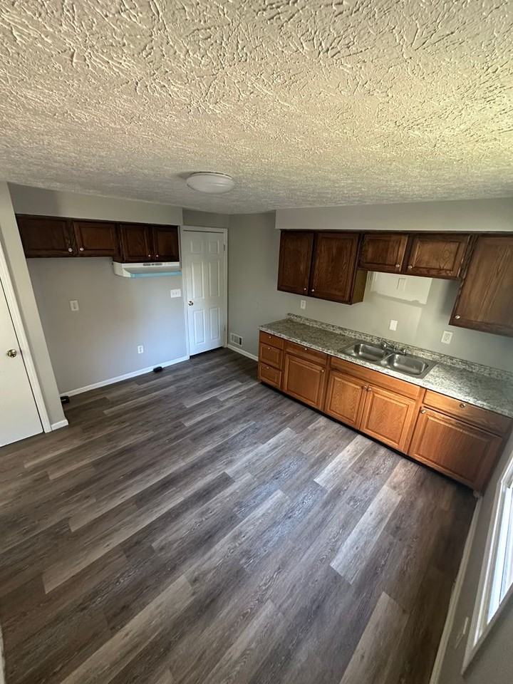 35 Aurora St - Photo 6 of 9