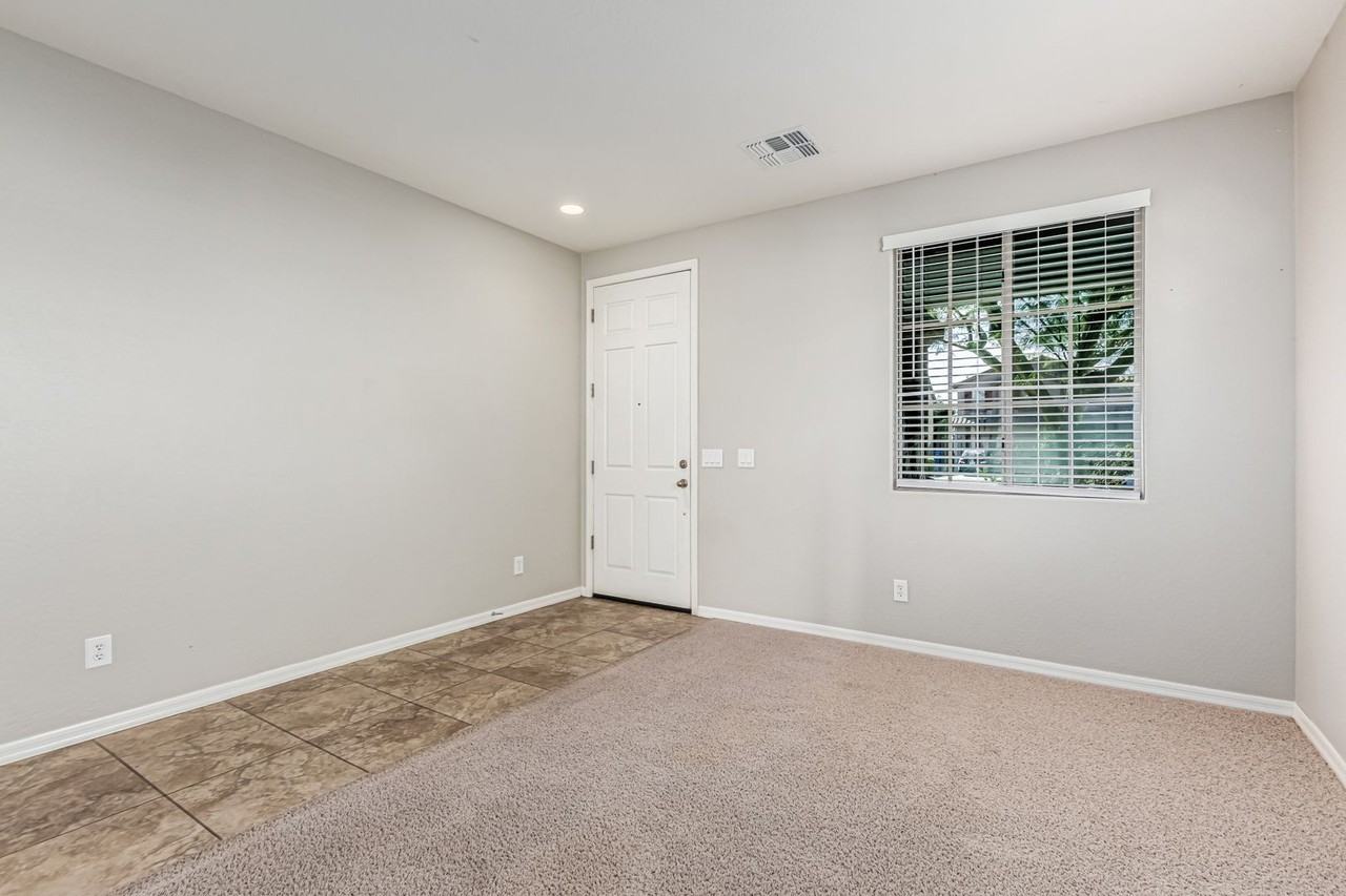 27511 N 54th Ln - Photo 4 of 38