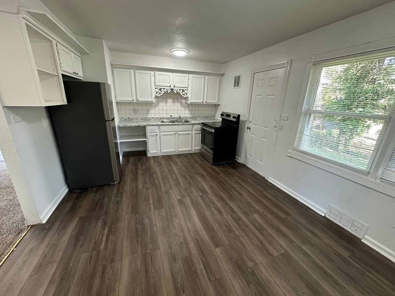 11411 Delmar Cir - Photo 4 of 12