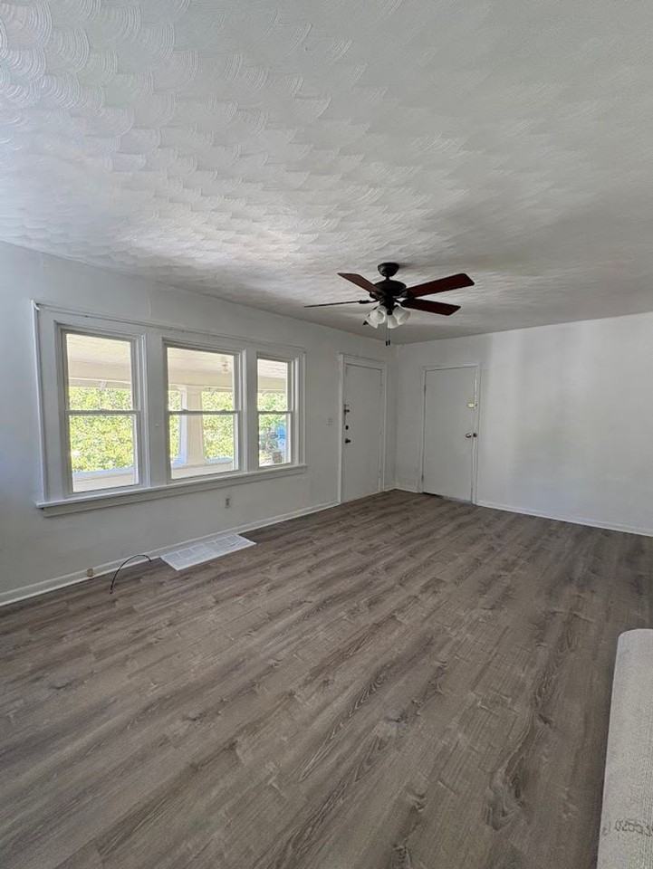 844 Lawton St - Photo 4 of 18