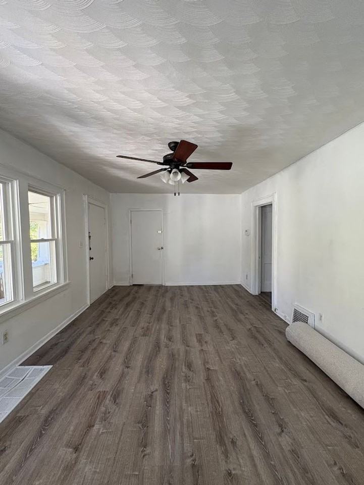 844 Lawton St - Photo 5 of 18