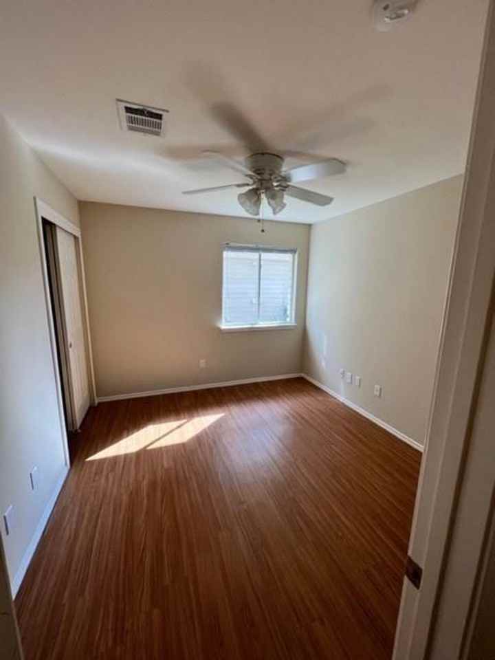 804 Bull Creek Pkwy - Photo 7 of 30