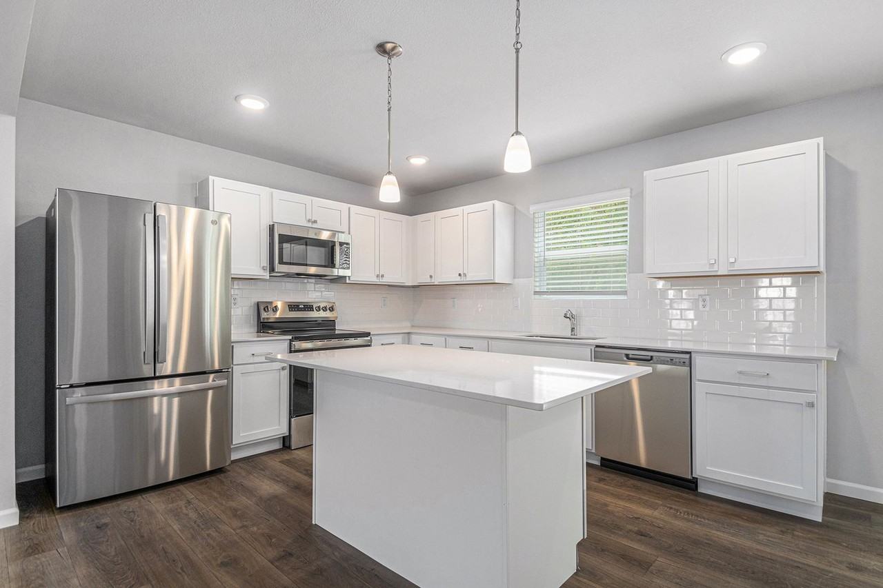 682 Bush Blvd - Photo 3 of 27