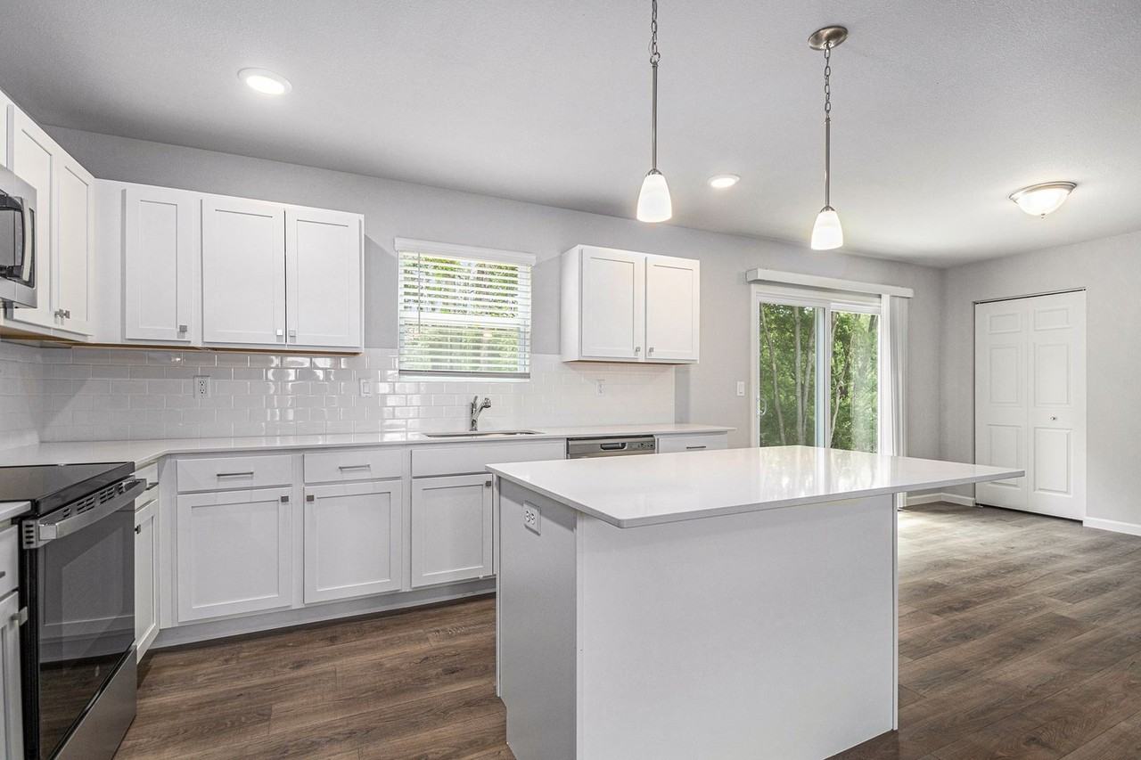 682 Bush Blvd - Photo 4 of 27