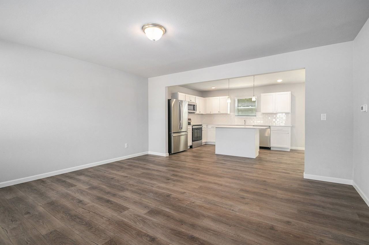 682 Bush Blvd - Photo 7 of 27