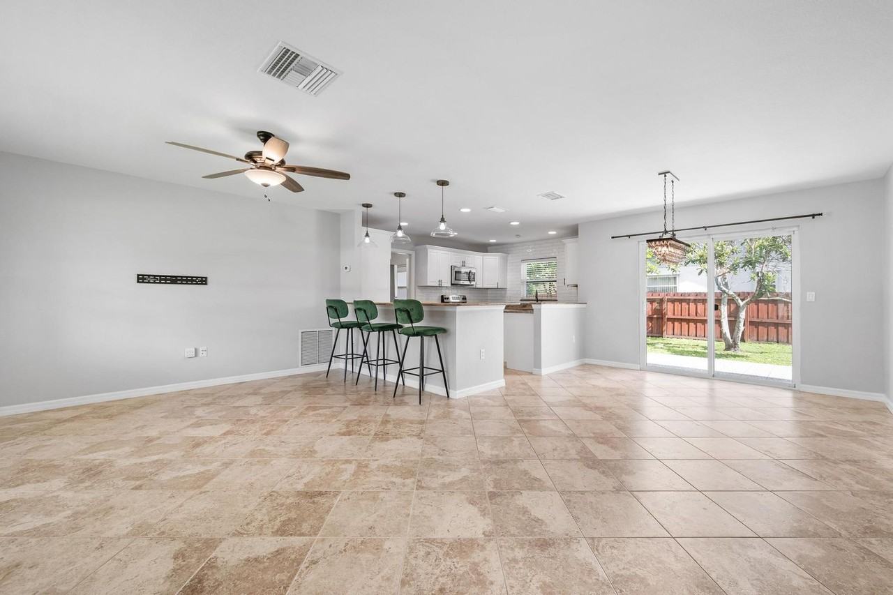 4543 Galway Dr - Photo 3 of 33