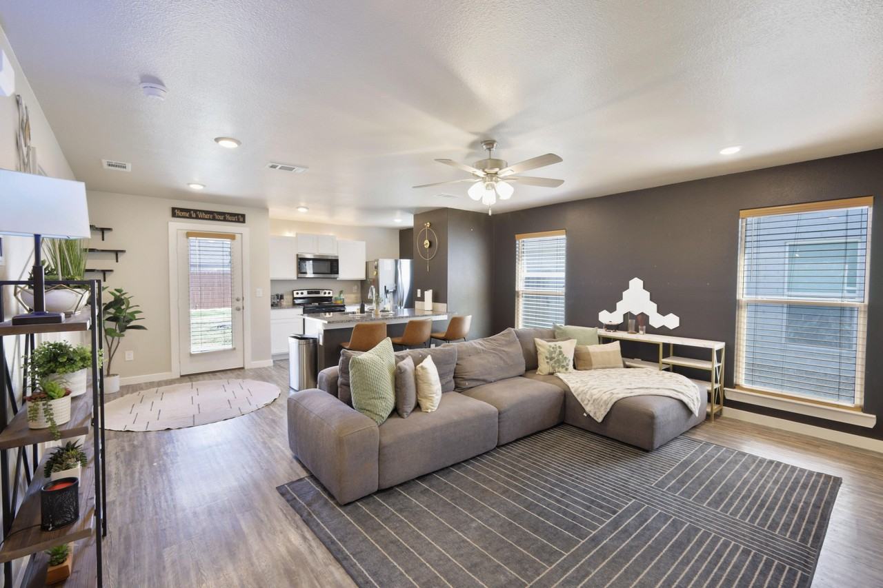 2904 Bryan Ave - Photo 2 of 13