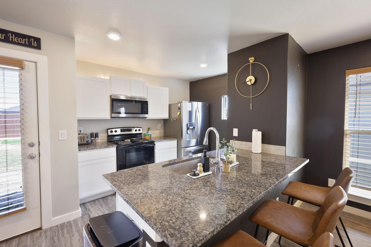 2904 Bryan Ave - Photo 3 of 13