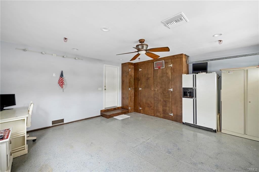 1814 Vickers Dr - Photo 2 of 8