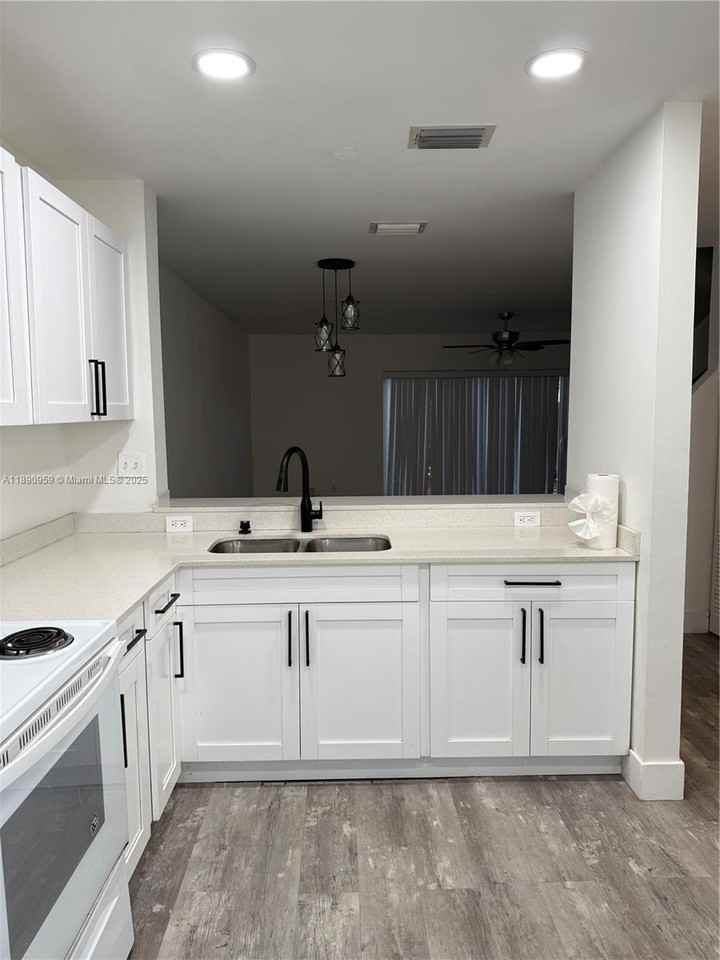 13905 Sw 177th Ter #13905 - Photo 2 of 8