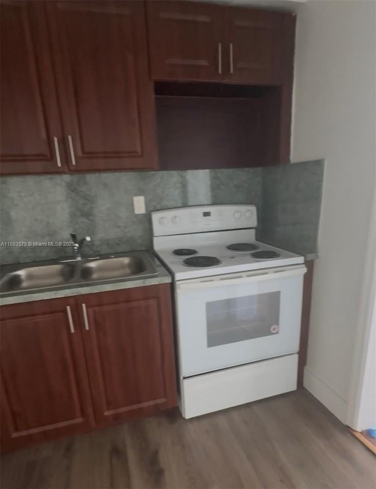 2046 Sw 7th St #1 - Photo 6 of 11