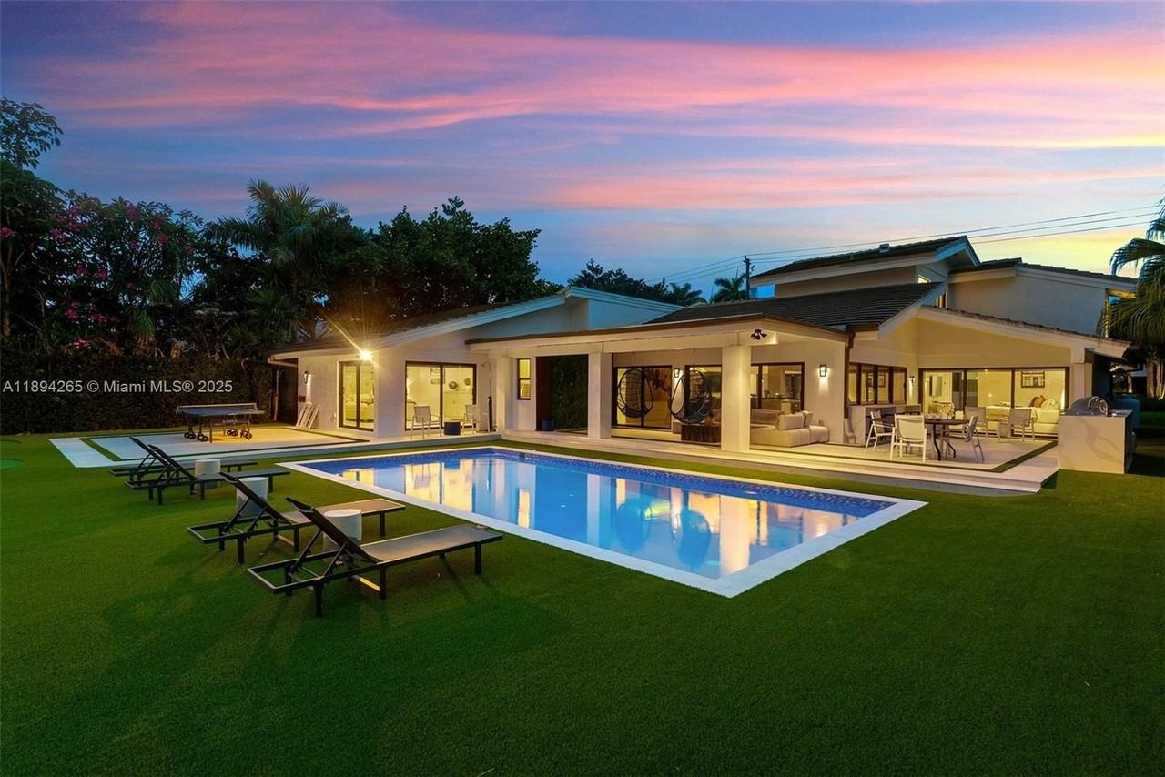 207 Holiday Dr - Photo 6 of 50