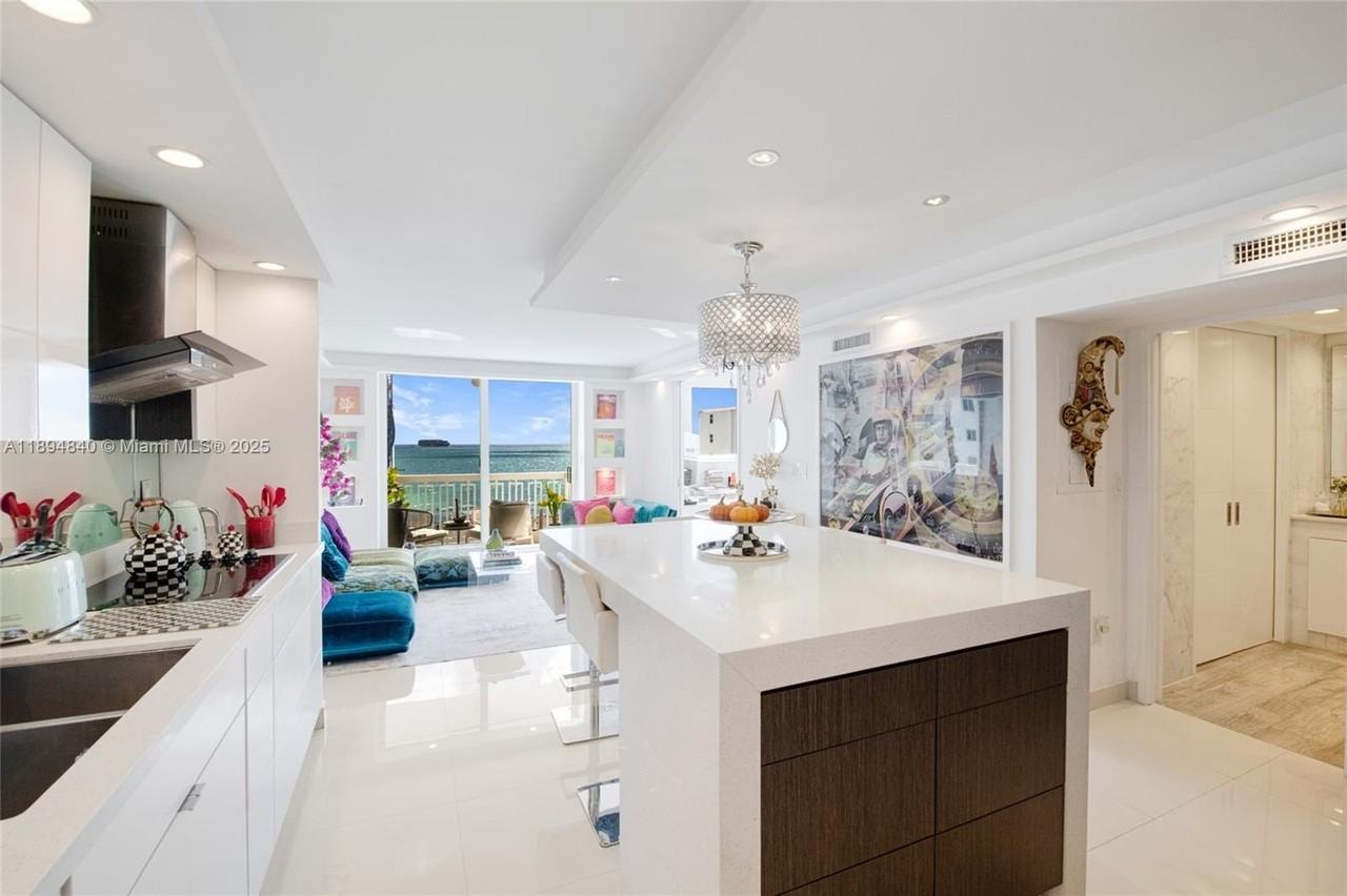 401 Ocean Dr #1006 - Photo 5 of 27