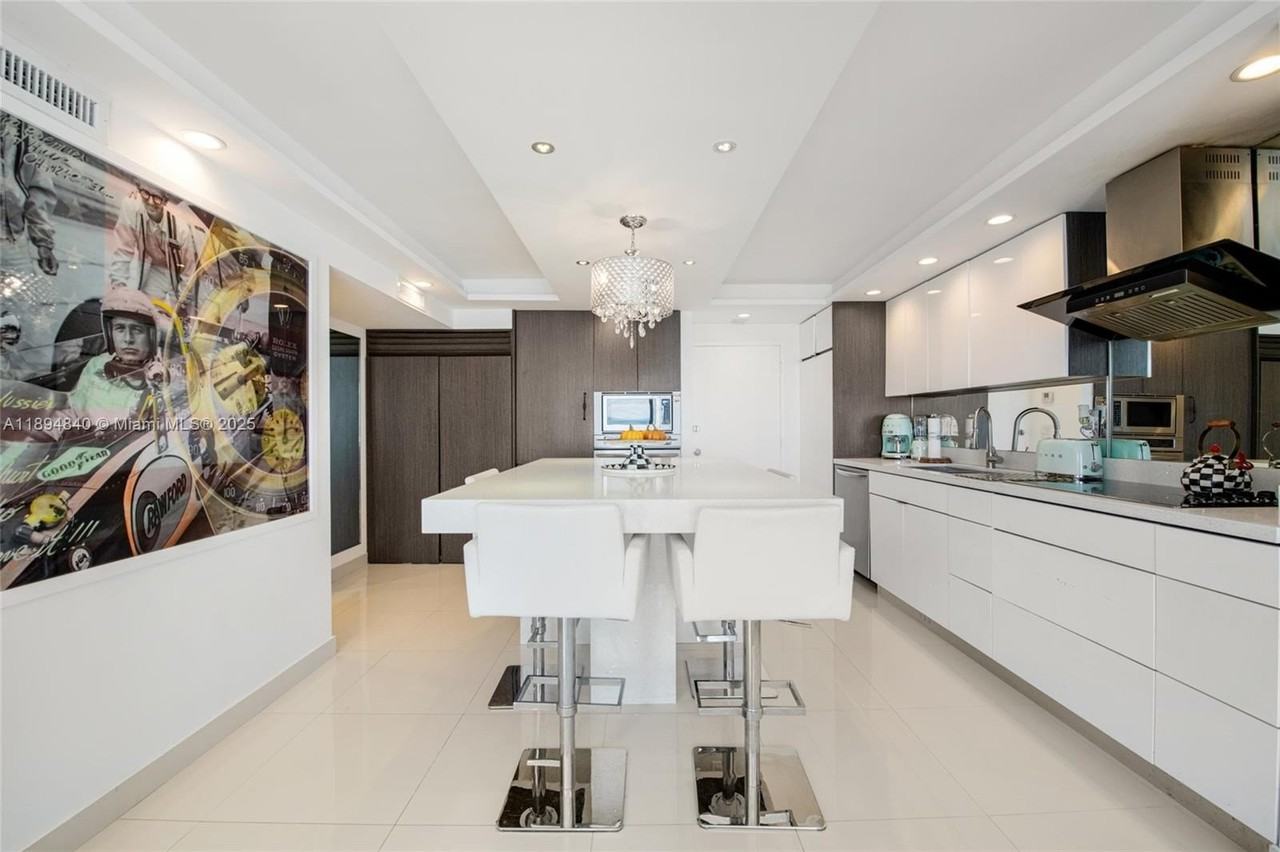 401 Ocean Dr #1006 - Photo 6 of 27