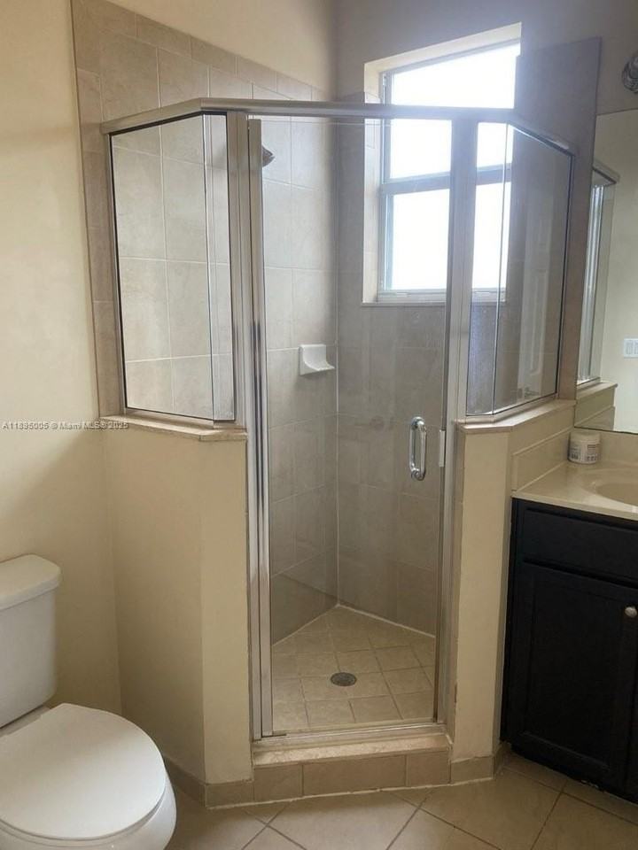 17194 Sw 93rd St #17194 - Photo 4 of 9