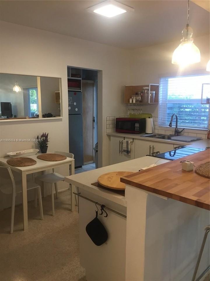 1160 Sw 22nd Ter #2 - Photo 5 of 29