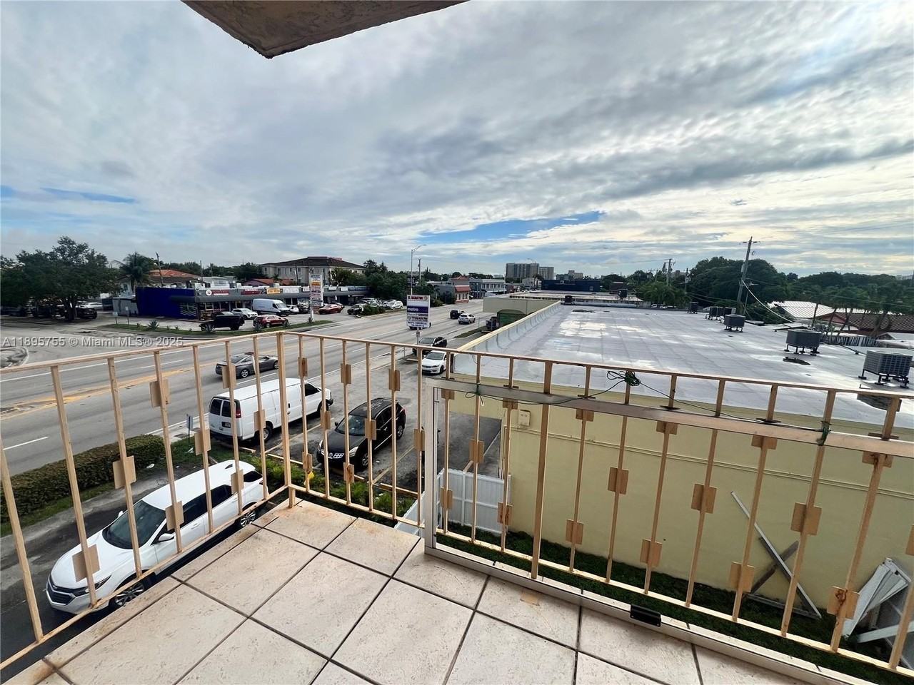 4758 W Flagler St #11 - Photo 5 of 24