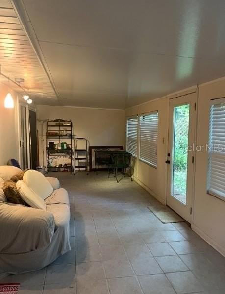 1628 Nw 19th Cir - Photo 5 of 10