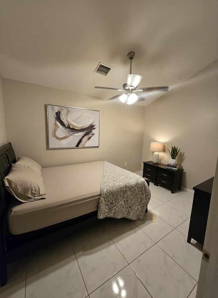 Sw 138th Ct - Photo 3 of 3