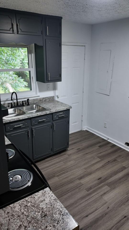 Austin Dr - Photo 4 of 5