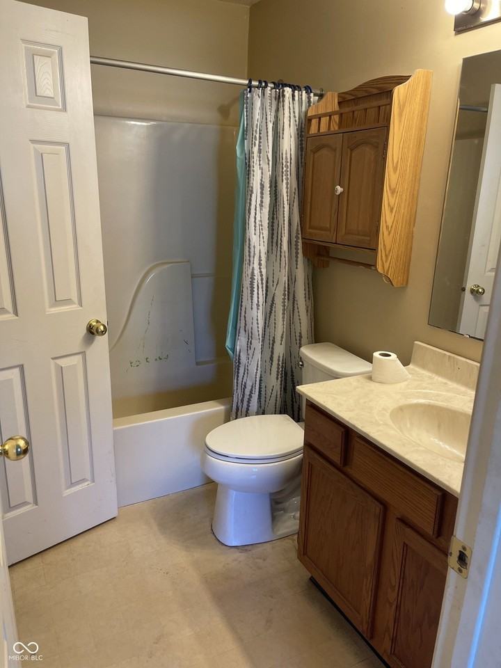 3403 Montgomery Dr - Photo 6 of 9