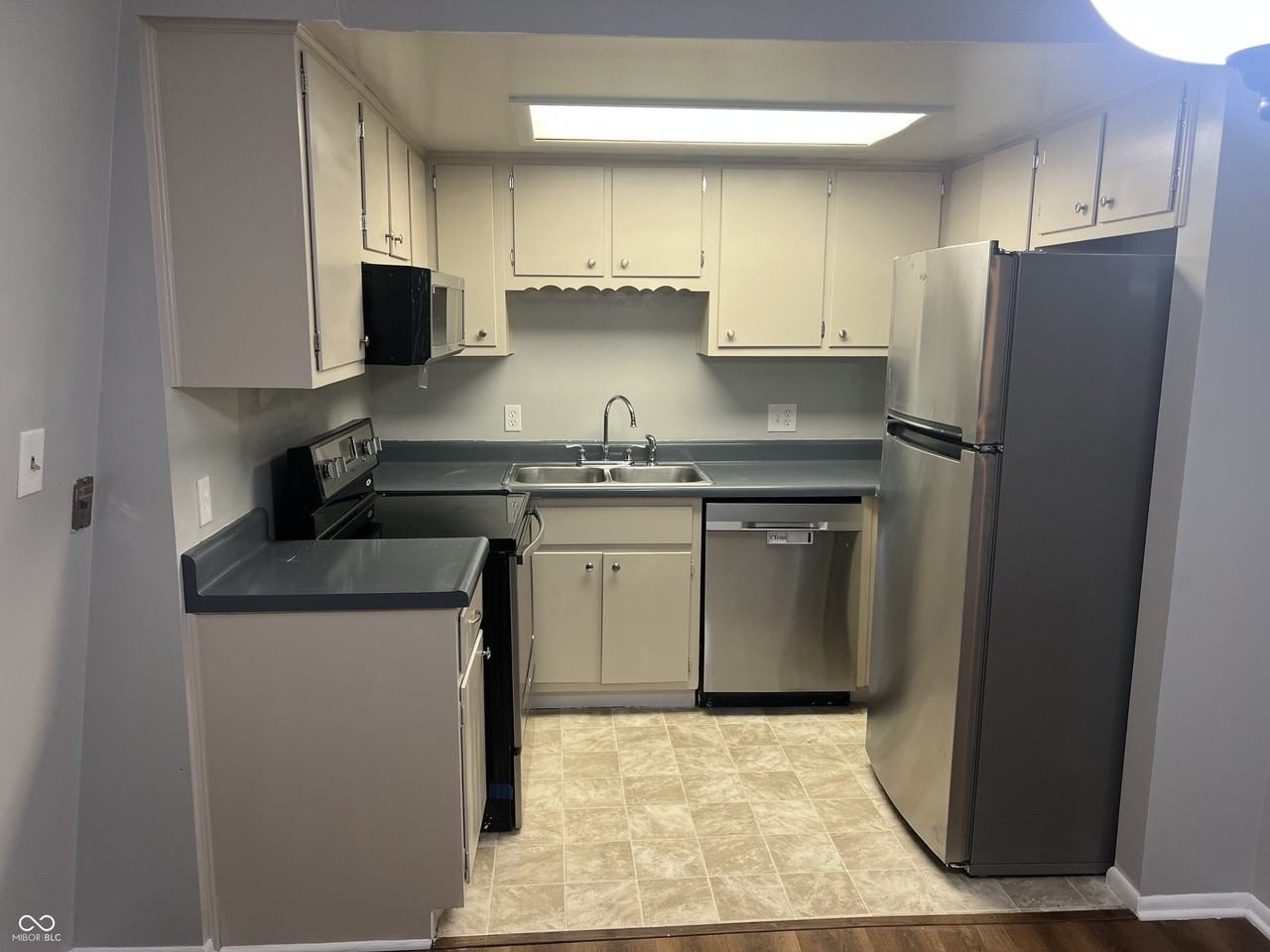 311 Elmead Ct #2015 - Photo 2 of 11