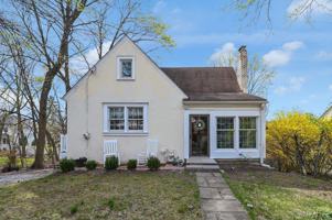 featured image of 15 N Henry St