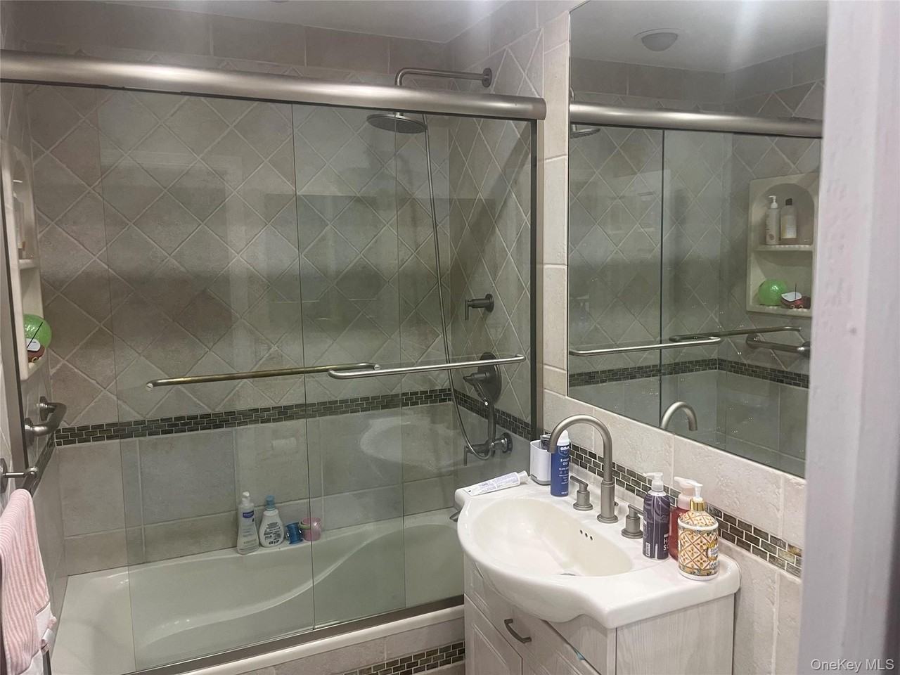 7 Village Ln - Photo 4 of 9