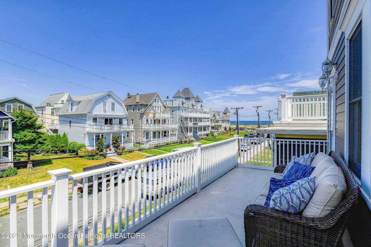 16 Abbott Ave - Photo 2 of 50