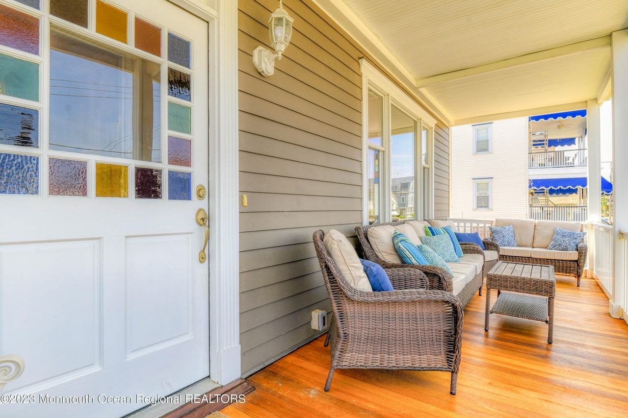 16 Abbott Ave - Photo 4 of 50