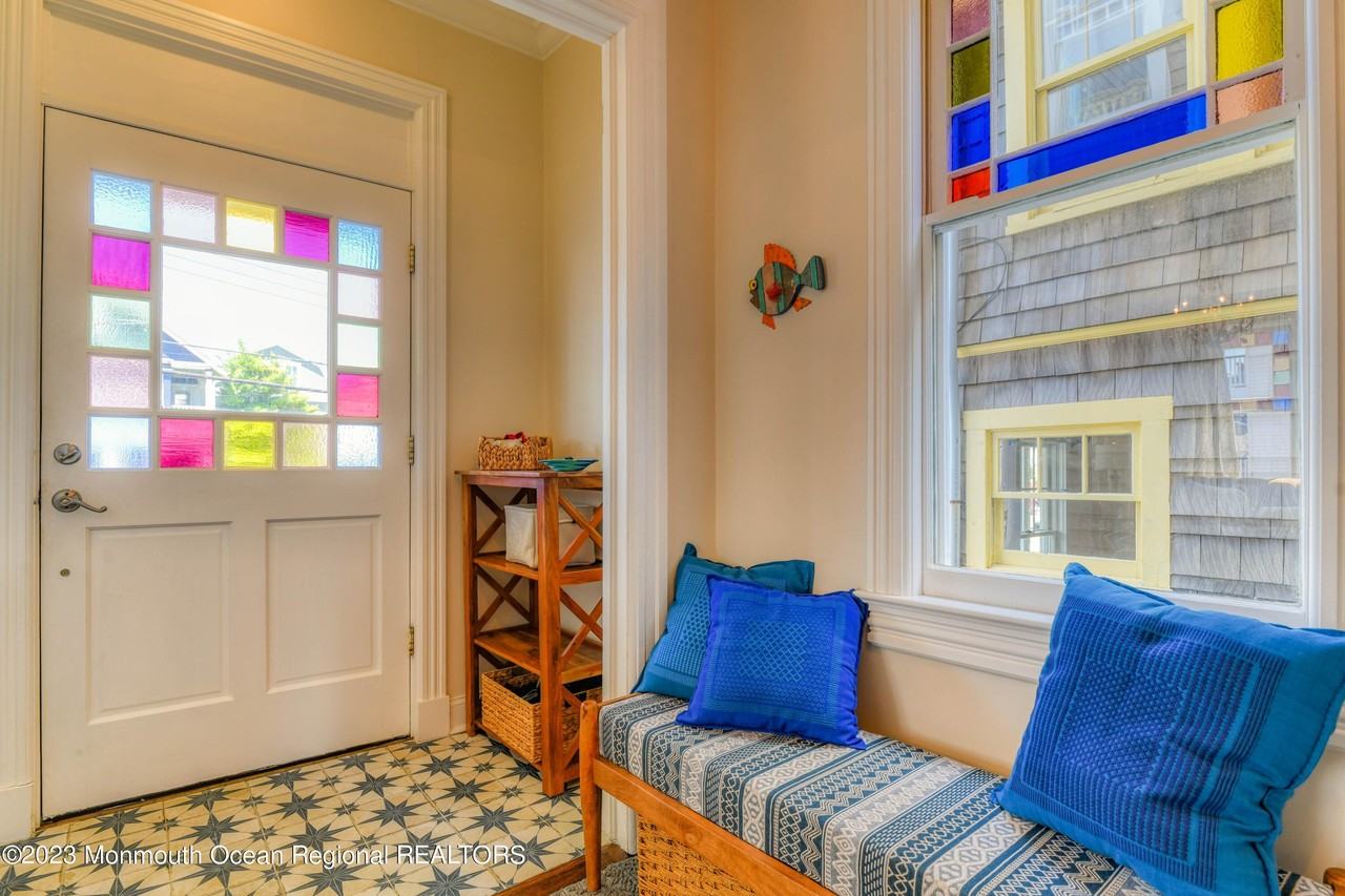 16 Abbott Ave - Photo 7 of 50