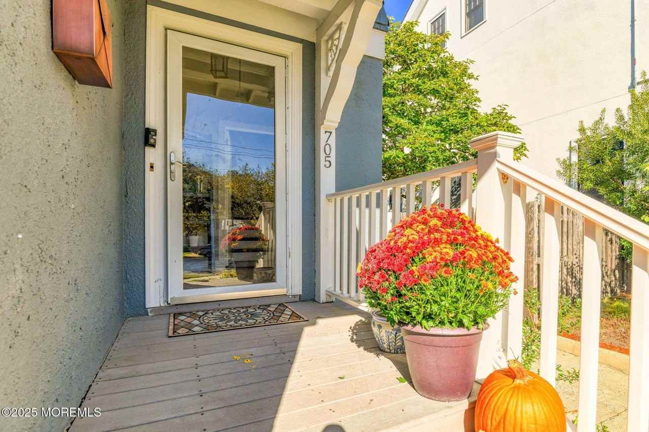 705 7th Ave Unit 2 #2 - Photo 3 of 25